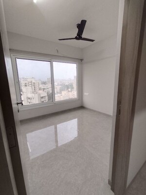 Room in 2 BHK Apartment at JP Eminence, Andheri West – for Rent