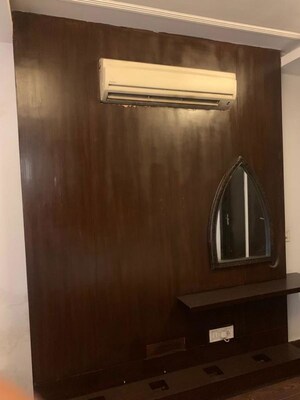 Furnished Amenities in 3 BHK Builder Floor at Unitech South City II, Sector 50 – for Rent