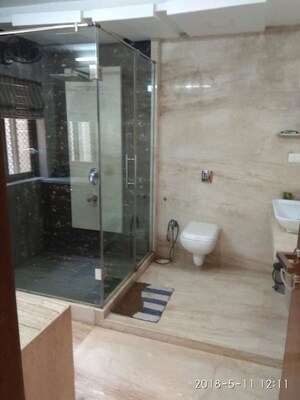Bathroom in 4 BHK Apartment at Oberoi Realty Priviera, Santacruz West – for Sale