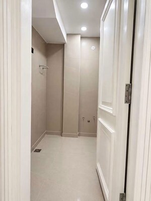 Building Lobby in 6+ BHK Independent House at Uttam Nagar – for Sale