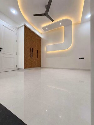 Room in 6+ BHK Independent House at Uttam Nagar – for Sale