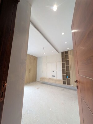 Building Lobby in 4 BHK Builder Floor at BP Homes, Sector 85 – for Sale