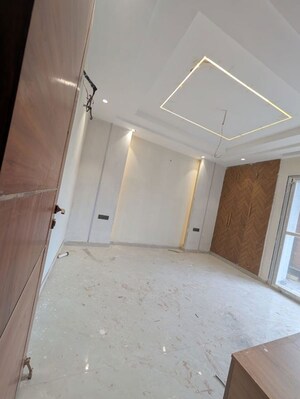 Building Lobby in 4 BHK Builder Floor at BP Homes, Sector 85 – for Sale