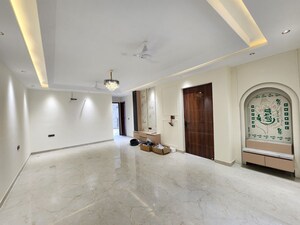 Room in 3 BHK Builder Floor at Amolik Aster Woods, Sector 98 – for Rent