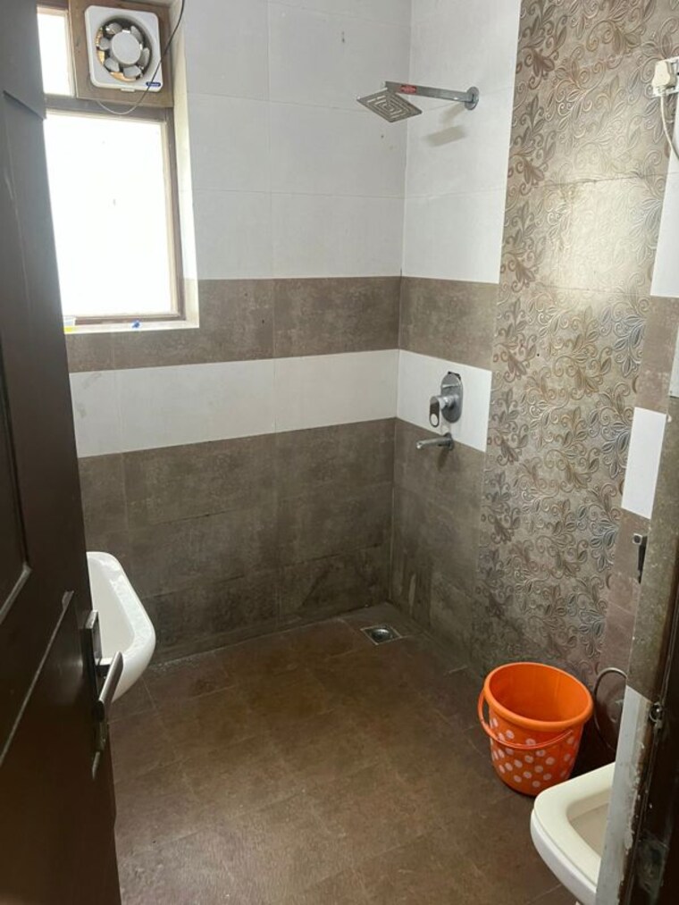 Bathroom, south city 1 3 Bedroom 179 Sq.Yd. Builder Floor In South City 1 Gurgaon 10559813