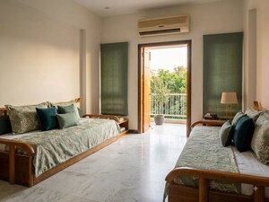 Bedroom in 4 BHK Apartment at Thaltej – for Rent