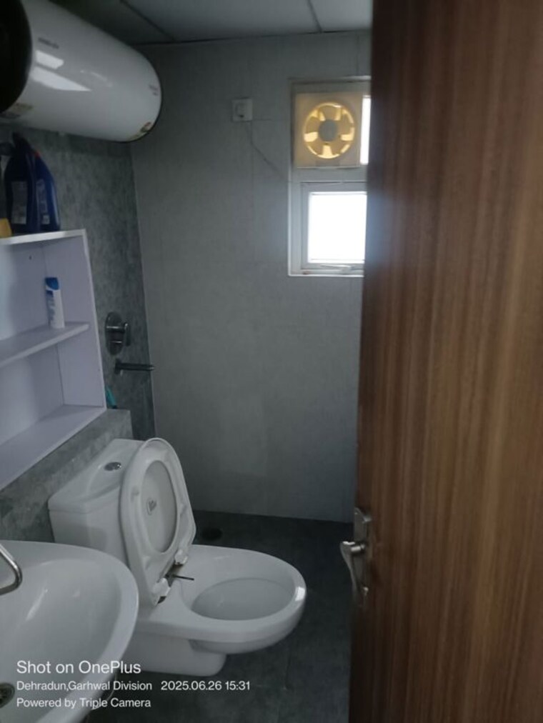 Bathroom, rishi nagar 3 Bedroom 185 Sq.Yd. Apartment In Rishi Nagar Meerut 10592961