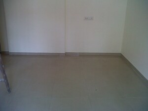 Room in 2 BHK Apartment at Integrated Kamal, Mulund West – for Rent