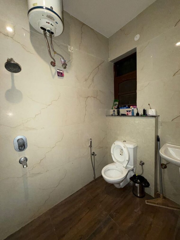 Bathroom, sunny enclave 2 Bedroom 200 Sq.Yd. Builder Floor In Sunny Enclave Mohali 10592981