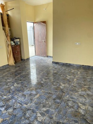 Room in 2 BHK Apartment at BCC Him Ratna Residency, Hazratganj – for Rent