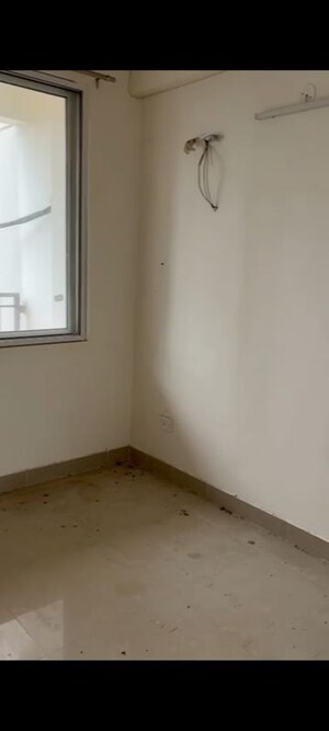Room in 3 BHK Apartment at Jaypee Kensington Park Apartments, Sector 133 – for Rent