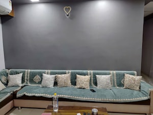 Furnished Amenities in 3 BHK Apartment at Vastrapur – for Rent