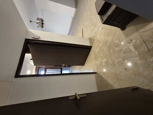Room in 3.5 BHK Apartment at Mayur Vihar – for Rent