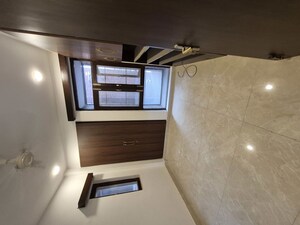 Room in 3.5 BHK Apartment at Mayur Vihar – for Rent