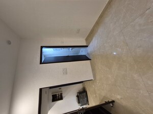 Room in 3.5 BHK Apartment at Mayur Vihar – for Rent