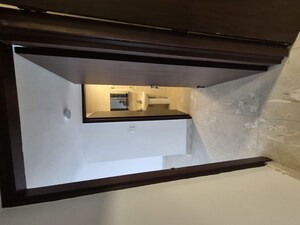 Furnished Amenities in 3.5 BHK Apartment at Mayur Vihar – for Rent