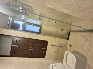 Furnished Amenities in 3.5 BHK Apartment at Mayur Vihar – for Rent