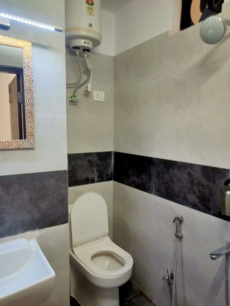 Bathroom, malviya nagar 1 Bedroom 600 Sq.Ft. Builder Floor In Malviya Nagar Delhi 10593023