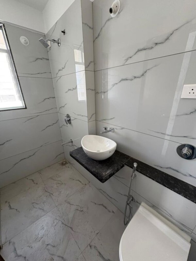Bathroom, paranjape-schemes-yuthika 3 Bedroom 1900 Sq.Ft. Apartment In Baner Pune 10593040
