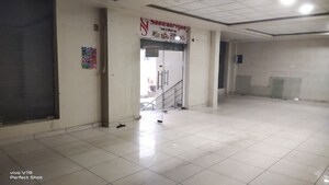Parking in  Showroom at Gomti Nagar – for Rent