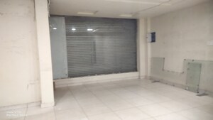 Room in  Showroom at Gomti Nagar – for Rent