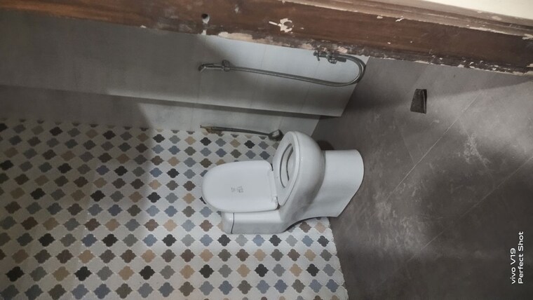 Bathroom, gomti nagar Commercial Showroom 1000 Sq.Ft. In Gomti Nagar Lucknow 10593057