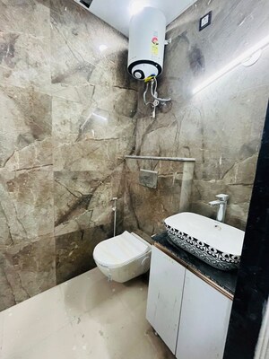 Bathroom in 1 BHK Builder Floor at Sector 32 – for Rent