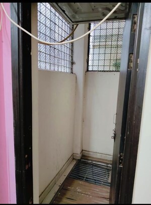 Building Lobby in 1 RK Builder Floor at Dlf City Phase 3 – for Rent