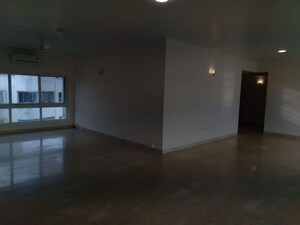 Room in 4 BHK Apartment at Halasuru – for Rent
