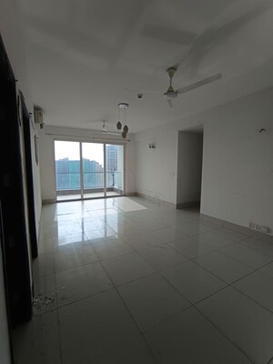 Room in 3.5 BHK Apartment at M3M Escala, Sector 70a – for Rent