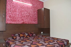 1 RK Builder Floor For Rent in Dlf City Phase 3
