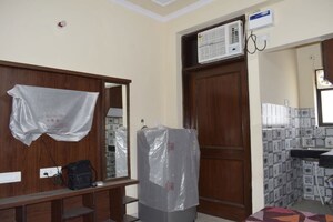 Living Room in 1 RK Builder Floor at Dlf City Phase 3 – for Rent