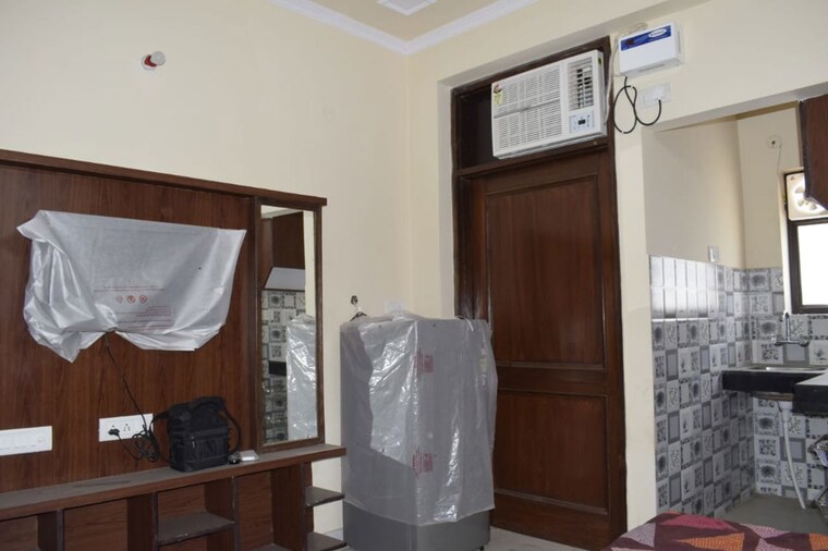 Living Room, dlf city phase 3 1 RK 250 Sq.Ft. Builder Floor In Dlf City Phase 3 Gurgaon 10593131