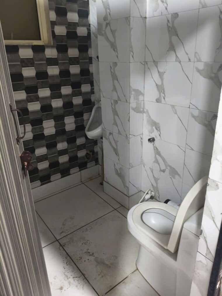 Bathroom, sector 3 Commercial Office Space 600 Sq.Ft. In Sector 3 Noida 10593124