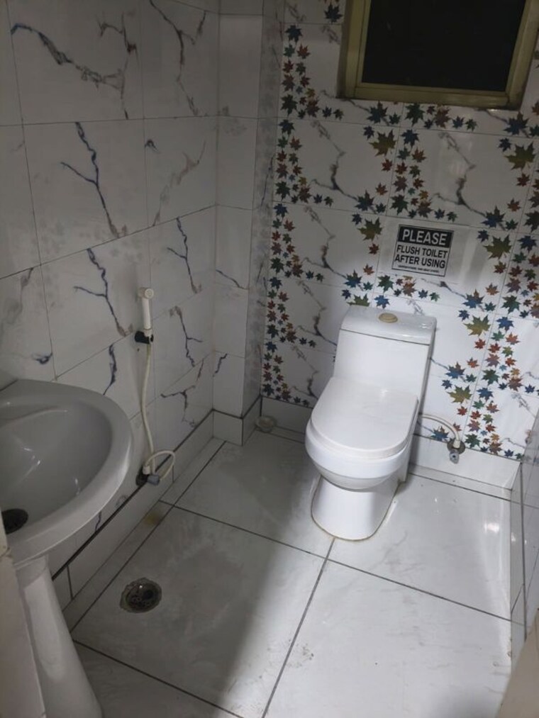 Bathroom, sector 3 Commercial Office Space 600 Sq.Ft. In Sector 3 Noida 10593124