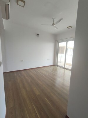 Room in 2 BHK Apartment at LnT Crescent Bay T3, Parel – for Rent