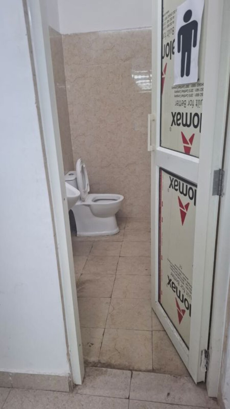Bathroom, sector 16 Commercial Office Space 800 Sq.Ft. In Sector 16 Noida 10593136
