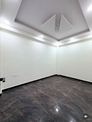 Room in 2 BHK Independent House at Mohan Garden – for Sale