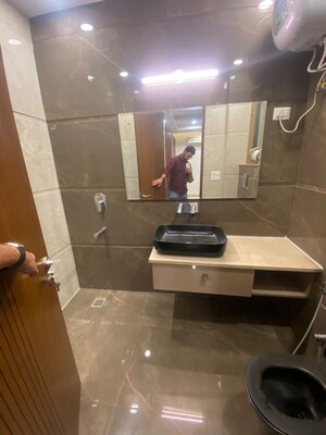 Kitchen in 3 BHK Builder Floor at Dlf Phase ii – for Rent