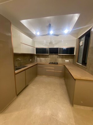 Kitchen in 3 BHK Builder Floor at Dlf Phase ii – for Rent