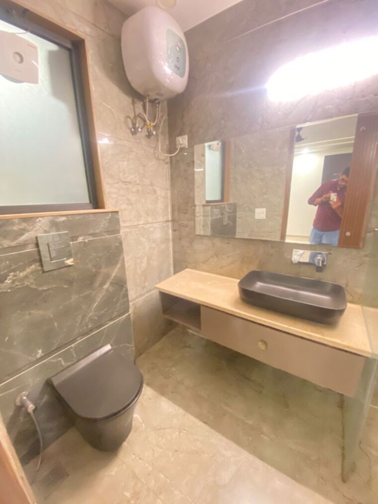 Bathroom, dlf phase ii 3 Bedroom 1900 Sq.Ft. Builder Floor In Dlf Phase ii Gurgaon 10593151