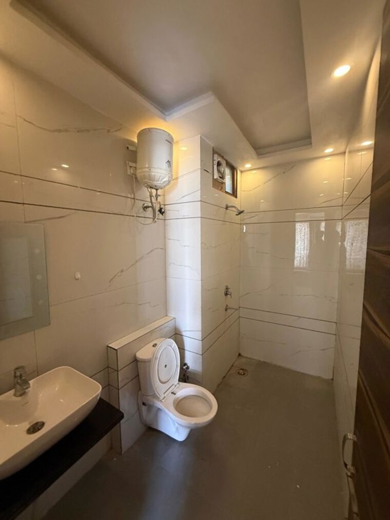 Bathroom, sbp-city-of-dreams-zirakpur 1 Bedroom 600 Sq.Ft. Apartment In High Ground Zirakpur 10593154