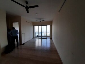 Room in 3.5 BHK Apartment at LnT Crescent Bay T5, Parel – for Rent