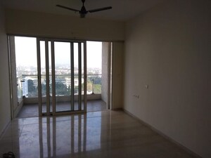 Room in 3.5 BHK Apartment at LnT Crescent Bay T5, Parel – for Rent