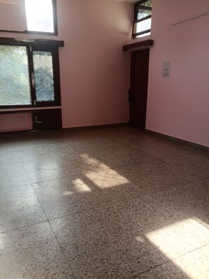 Room in 3 BHK Builder Floor at Sector 21 – for Rent
