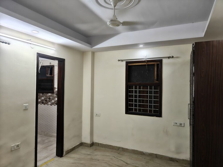 Bedroom, model town phase 2 2 Bedroom 272 Sq.Yd. Builder Floor In Model Town Phase 2 Delhi 10593167