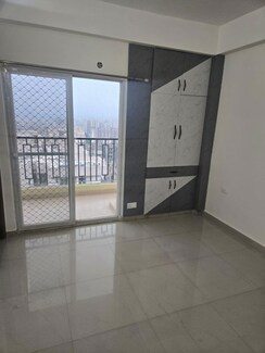 3.5 BHK + Servant Room Apartment For Rent in VVIP Mangal