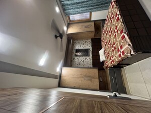 Room in 3 BHK Builder Floor at Dwarka Mor – for Rent