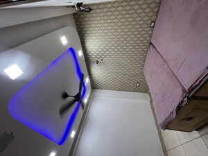 Room in 3 BHK Builder Floor at Dwarka Mor – for Rent