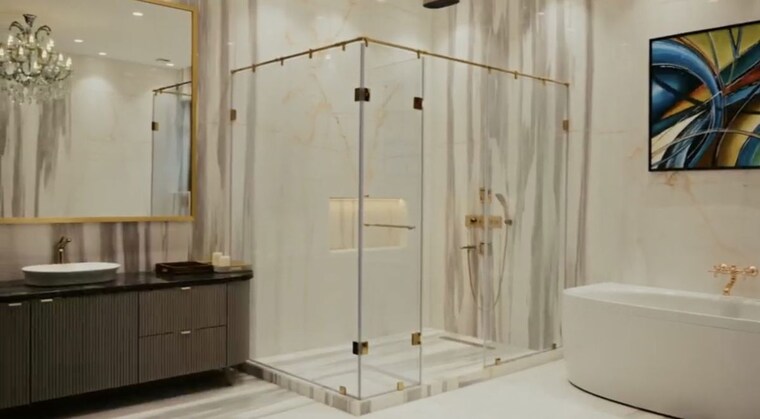 Bathroom, sainik farm 6 Bedroom 2350 Sq.Yd. Villa In Sainik Farm Delhi 10593201